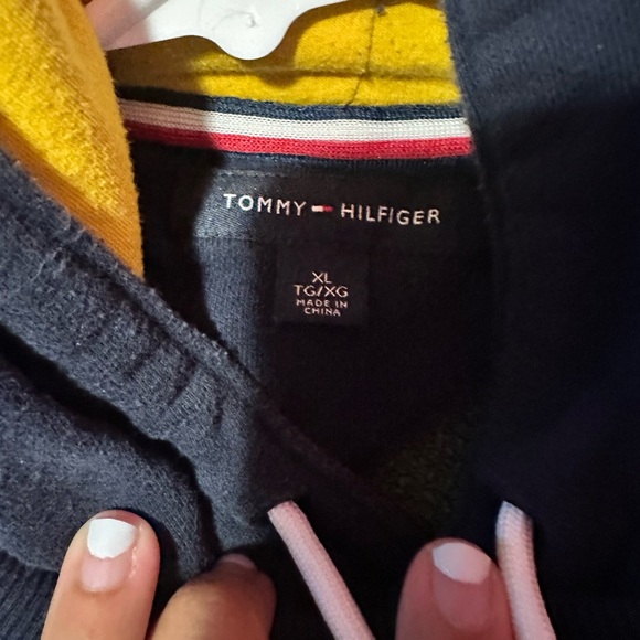 Vintage Tommy Hilfiger Navy and Yellow Hoodie - Picture 2 of 3